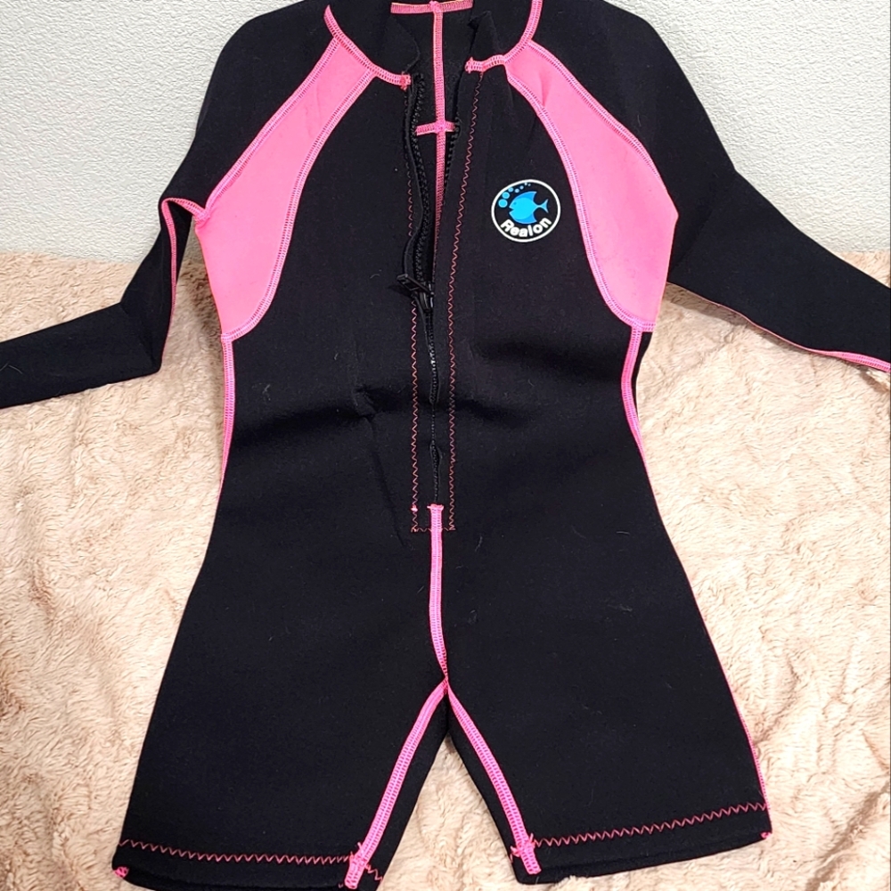 Girls size M Wetsuit